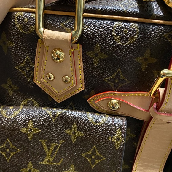 Authentic pre-loved Louis Vuitton - Picture 2 of 15